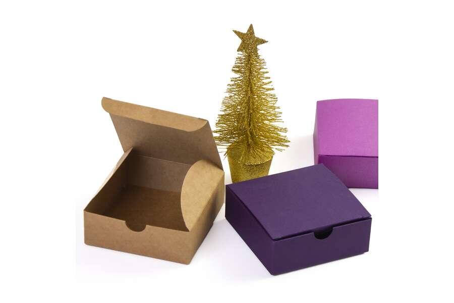 Коробка картонна подарункова  кольорова 83*83*30 мм